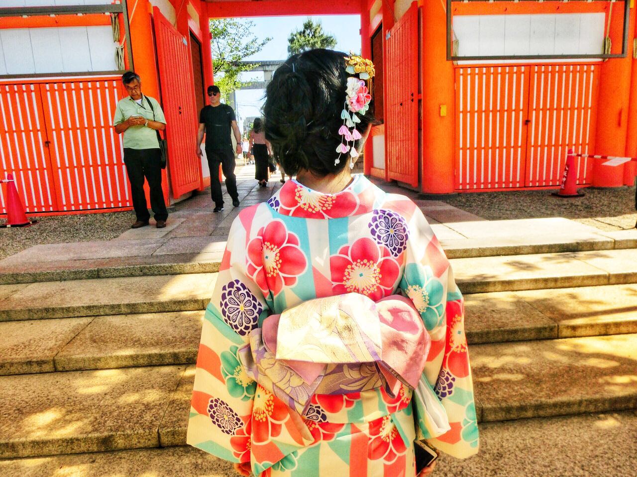 京都の着物・浴衣レンタル・着付け「祇園商店街」にある着物レンタル店「京の物語」